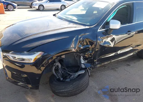 2018 Volvo Xc60 T6 R-Design from USA, damaged, VIN LYVA22RM1JB106395